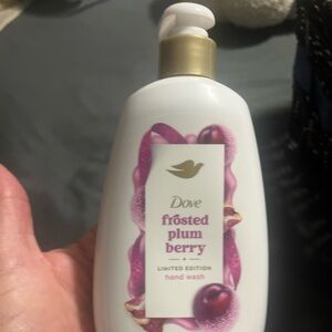 Dove Limited Edition Frosted Plum Berry Hand Wash